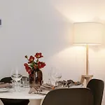 Huswell - Charming Apartment With Cozy Balcony