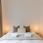 Huswell - Charming Apartment With Cozy Balcony
