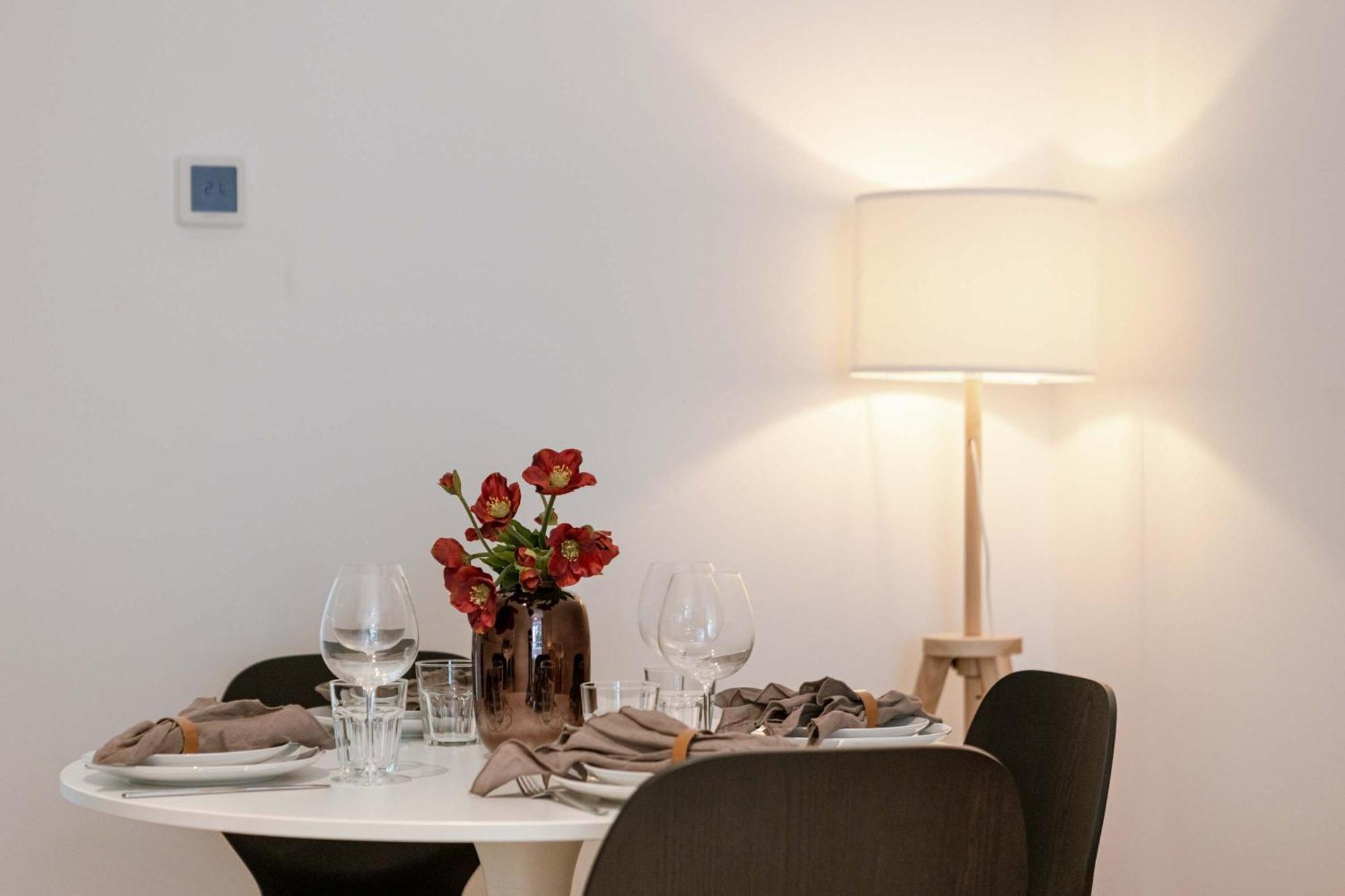 Huswell - Charming With Cozy Balcony *