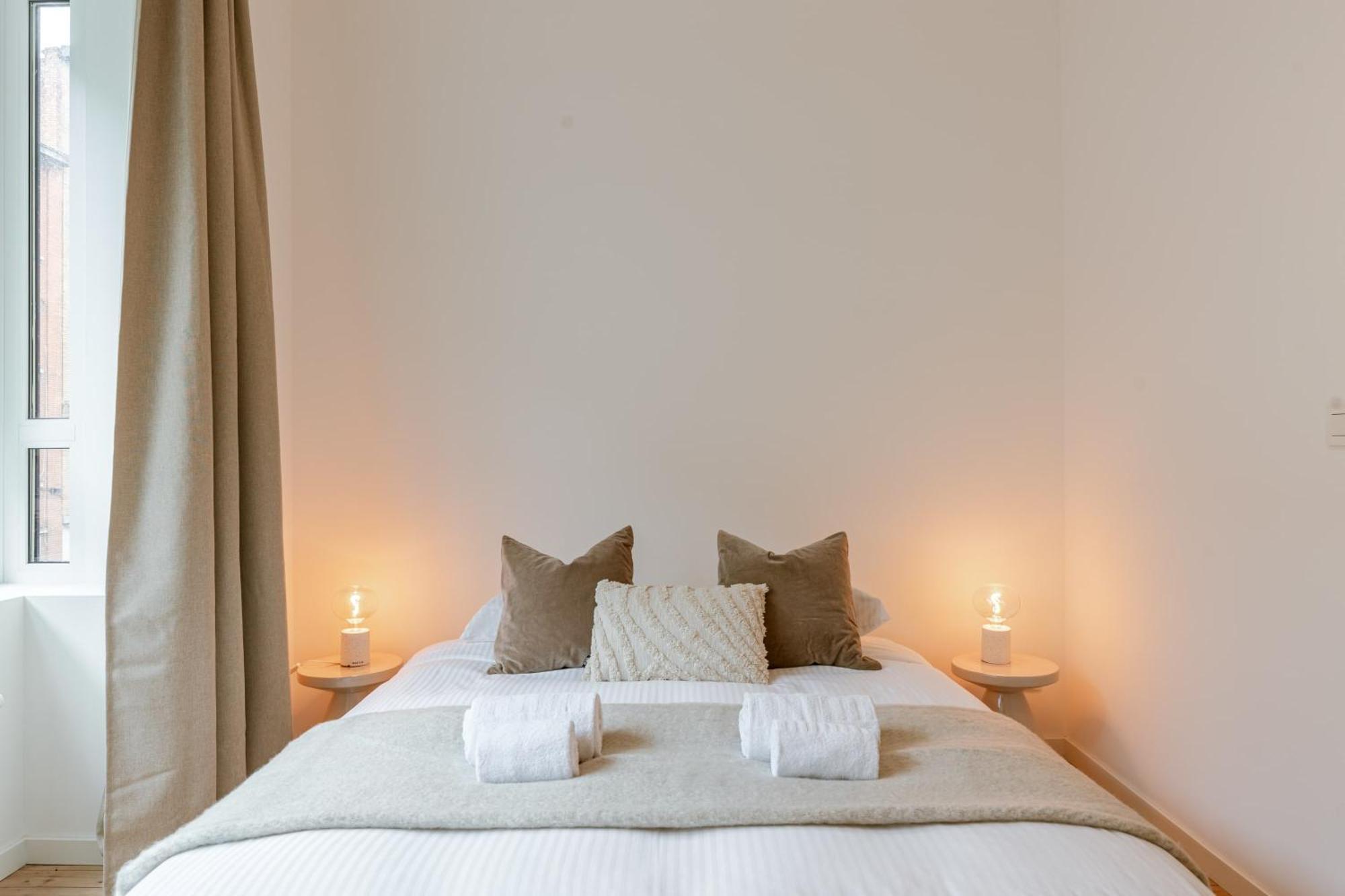 Huswell - Charming With Cozy Balcony