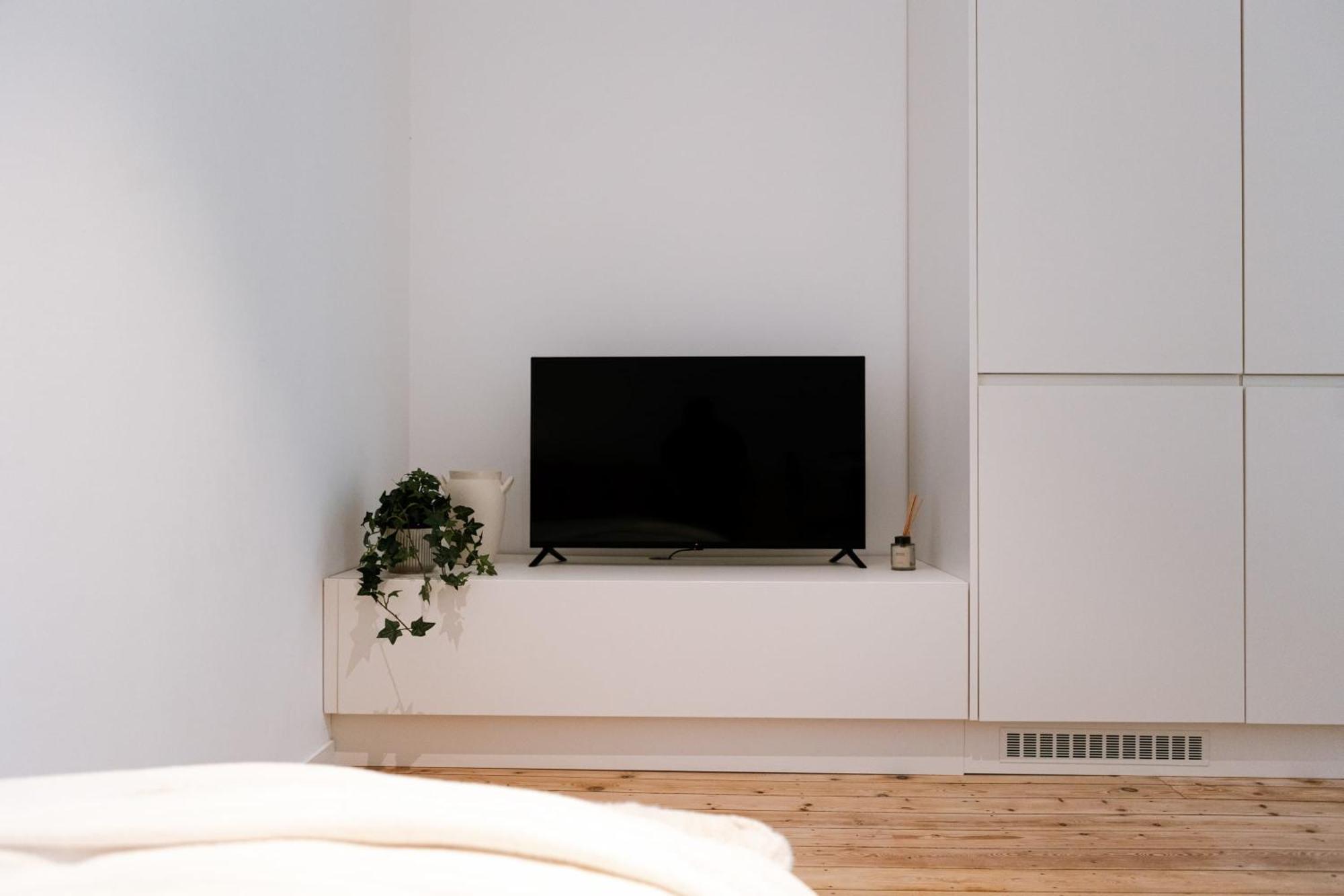 Huswell - Charming With Cozy Balcony Appartement *